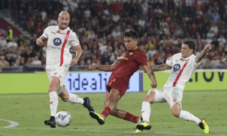 Dybala đưa Roma lên đỉnh bảng