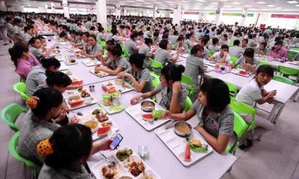 Tiền ăn ca trả vào lương, tính thuế thế nào?