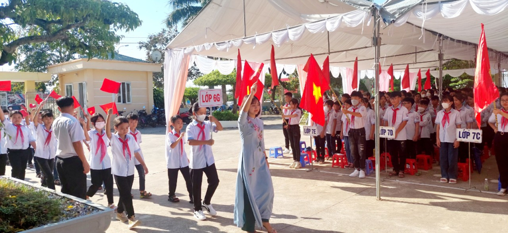 Dam Ha district's Quang Ha Secondary School greeted 256 new students of grade 6.