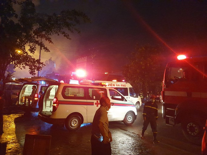 Hình ảnh cháy khủng khiếp tại karaoke ở Bình Dương, 12 người chết - Ảnh 15.