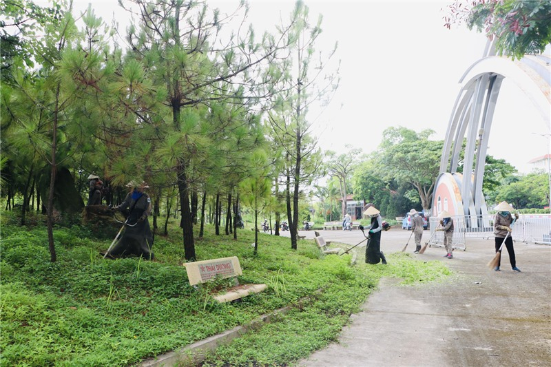 Các đơn vị triển khai dọn dẹp vệ sinh, mở cửa trở lại Công viên Sinh Viên để đón sinh viên và nhân dân.