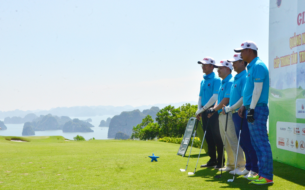 Giải Golf Quảng Ninh mở rộng – Cúp Truyền hình Quảng Ninh năm 2022 quy tụ nhiều golfer có trình độ chuyên môn cao. (Ảnh Hà Phong)