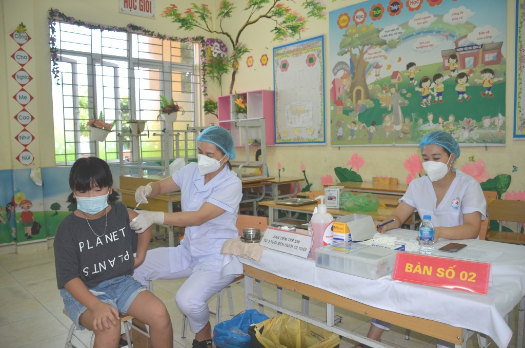 Quảng Ninh tiếp tục đẩy mạnh tiêm vắc-xin phòng Covid-19 cho trẻ em.