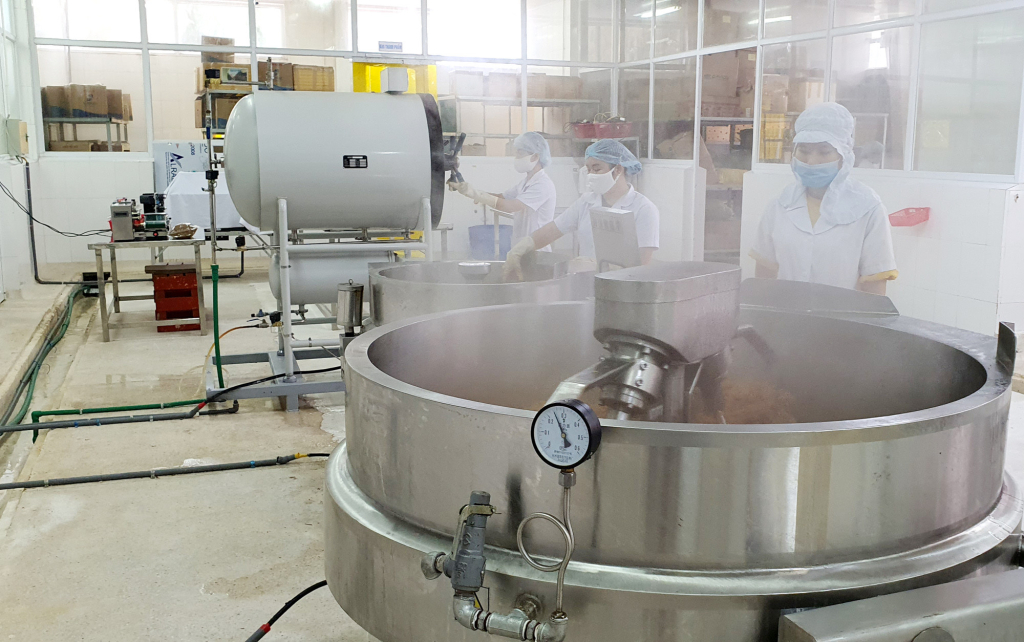 Công ty TNHH Sản xuất và Thương mại thủy sản Quảng Ninh ứng dụng KHCN chế biến các sản phẩm ruốc hàu, ruốc cá, ruốc tép, ruốc bề bề. Ảnh: Mạnh Trường