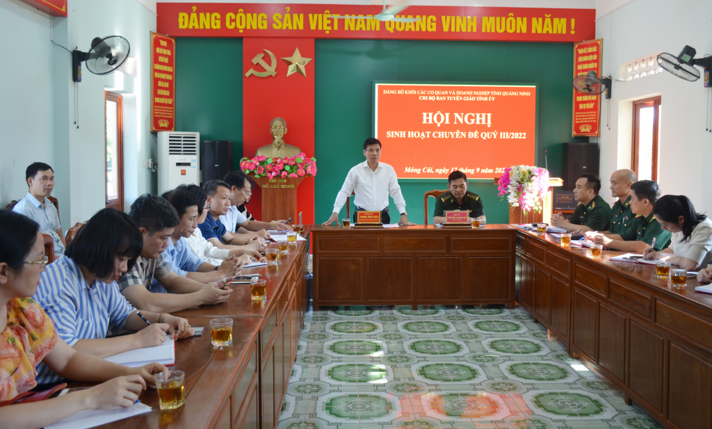 Đồng chí Trương Công Ngàn, Phó trưởng Ban Thường trực Ban Tuyên giáo Tỉnh ủy phát biểu kết luận chương trình hội thảo.