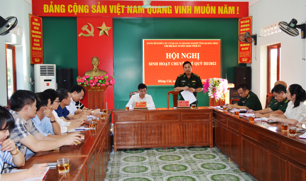 Đại tá Nguyễn Thanh Hải, Chính ủy BĐBP tỉnh phát biểu tại buổi sinh hoạt chuyên đề.