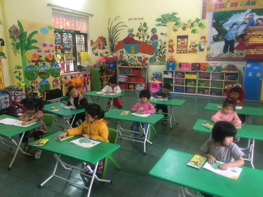 Học sinh Trường mầm non 19.5 trong một giờ học.