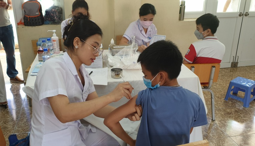 Tiêm vắc-xin phòng Covid-19 cho trẻ em trên địa bàn TP Hạ Long.