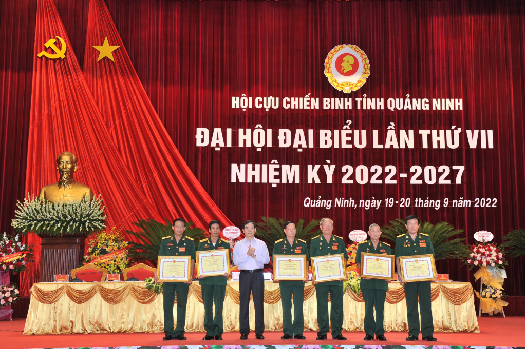 Các tập thể có thành tích xuất sắc trong nhiệm kỳ 2017-2022 vinh dự nhận Bằng khen của UBND tỉnh.