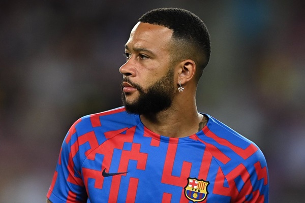  Depay tiếp tục chơi cho Barca.