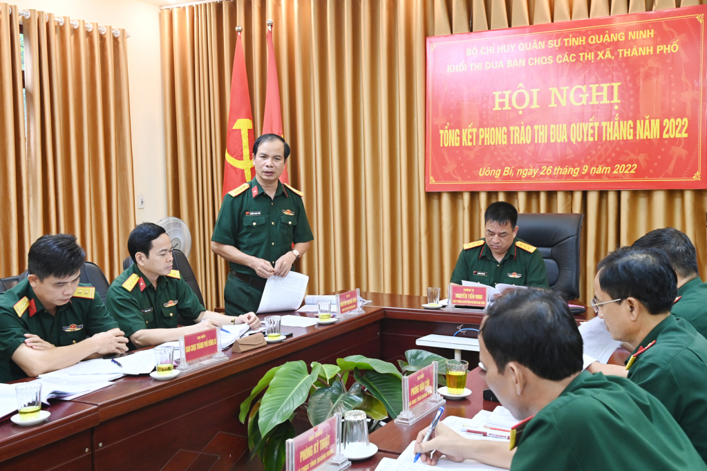Đại tá Nguyễn Quang Hiến, Phó Bí thư Thường trực Đảng ủy, Chính ủy Bộ CHQS tỉnh, phát biểu chỉ đạo tại hội nghị.