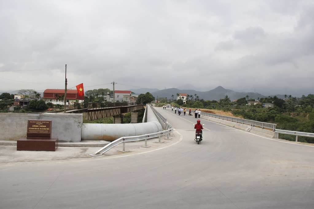 Là đơn vị được Tổng Công ty Đông Bắc giao trọng trạch xây dựng nhiều công trình NTM trên địa bàn tỉnh Quảng Ninh, Công ty Xây dựng công nghiệp mỏ đã hoàn thành xây dựng công trình Cầu máng xã Bình Khê (TX Đông Triều) đảm bảo việc đi lại thuận lợi cho người dân.