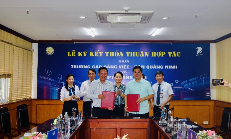 VNPT Quảng Ninh ký kết thảo thuận hợp tác với Trường cao đẳng Việt - Hàn về chuyển đổi số