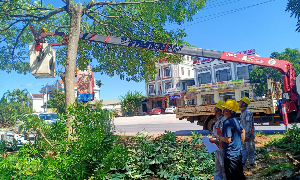 Chủ động cấp điện an toàn, ổn định mùa mưa bão