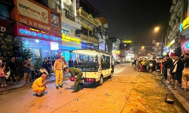 Va chạm xe điện thí điểm chở khách du lịch, một cháu bé 5 tuổi ở Sa Pa tử vong