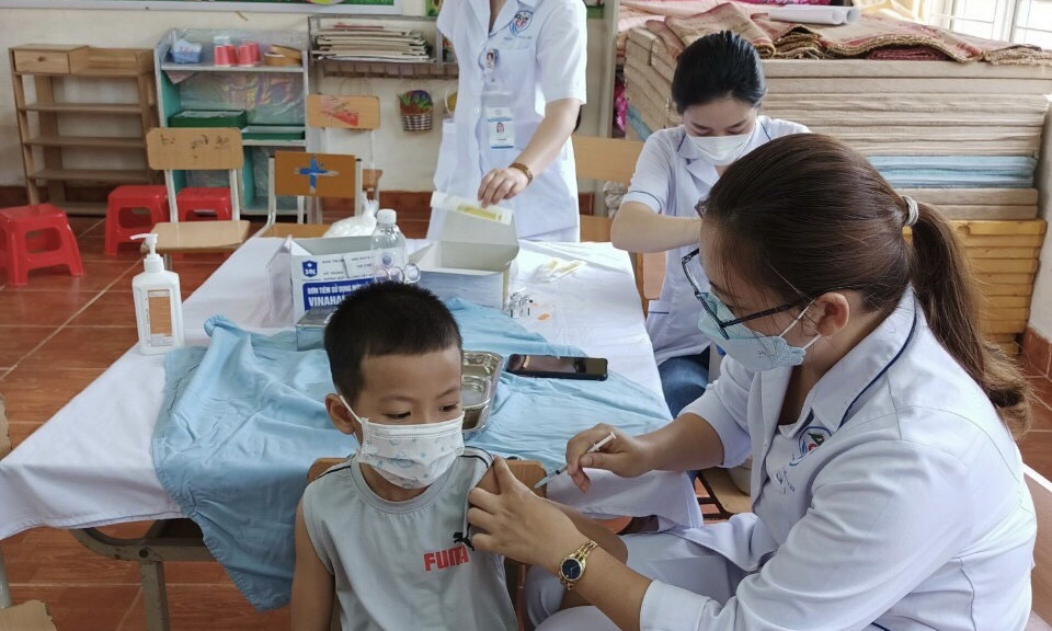 Đẩy mạnh tiêm chủng cho học sinh trước thềm năm học mới 