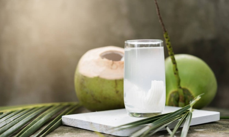 Nước dừa tốt nhưng không được uống quá nhiều, đây là lý do