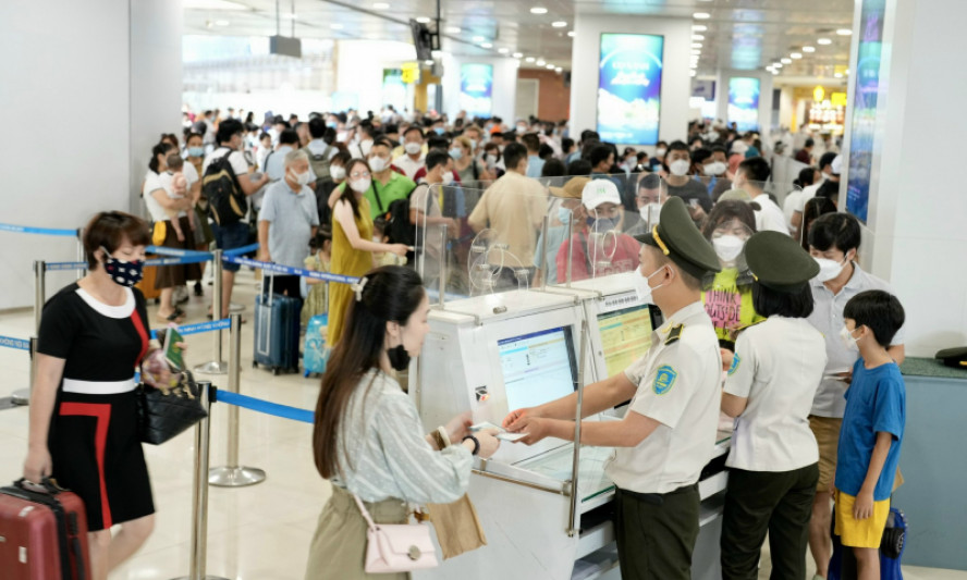 Sân bay Tân Sơn Nhất, Nội Bài đón hơn 100 nghìn hành khách trong ngày 2/9
