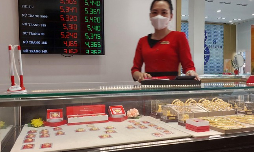 Sau 1 tháng, người mua vàng lỗ 1,4 triệu đồng/lượng