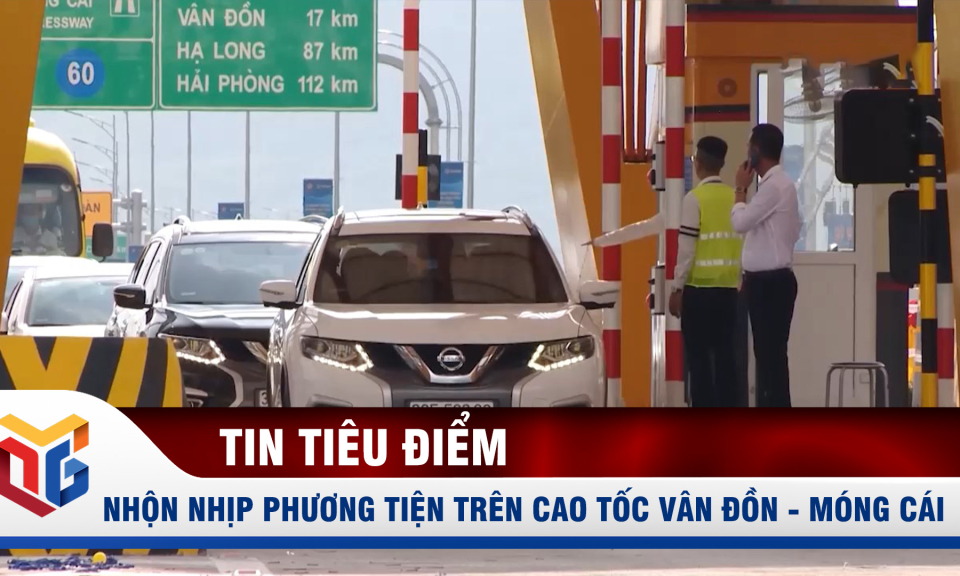 Nhộn nhịp phương tiện lưu thông trên cao tốc Vân Đồn - Móng Cái