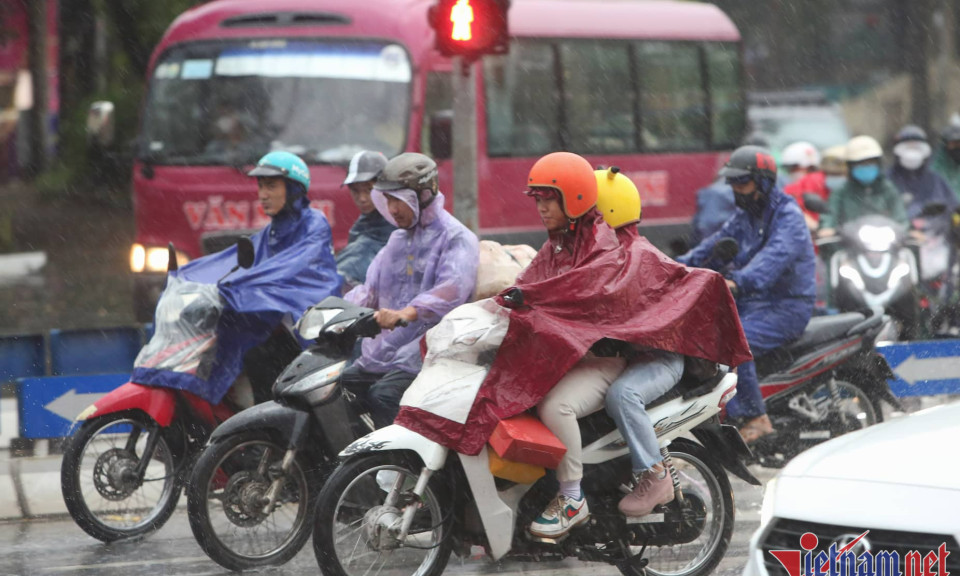 Ngày cuối nghỉ lễ, miền Bắc và Nam Bộ có mưa to