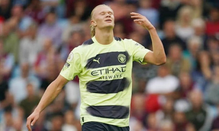 Man City thoát thua nhờ trọng tài 