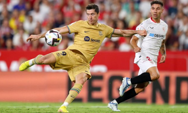 Lewandowski đưa Barca lên ngôi nhì La Liga