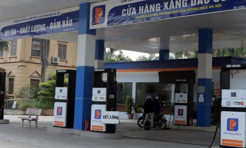 Thêm nhiều cửa hàng treo biển hết xăng