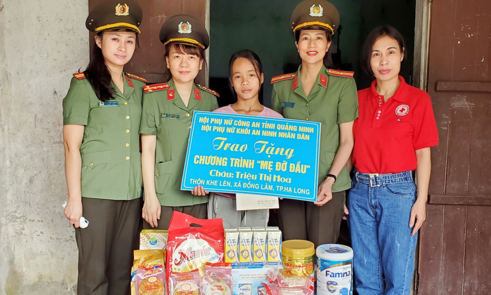 Hội Phụ nữ Khối An ninh Nhân dân: Trao tặng Chương trình “Mẹ đỡ đầu” cho học sinh mồ côi