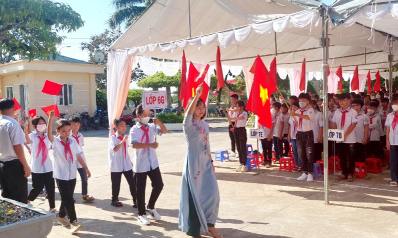 Over 340,000 students attend opening ceremony for new school year
