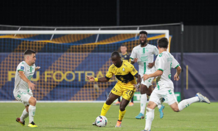 Quang Hải lần đầu ngồi ngoài tại Pau FC