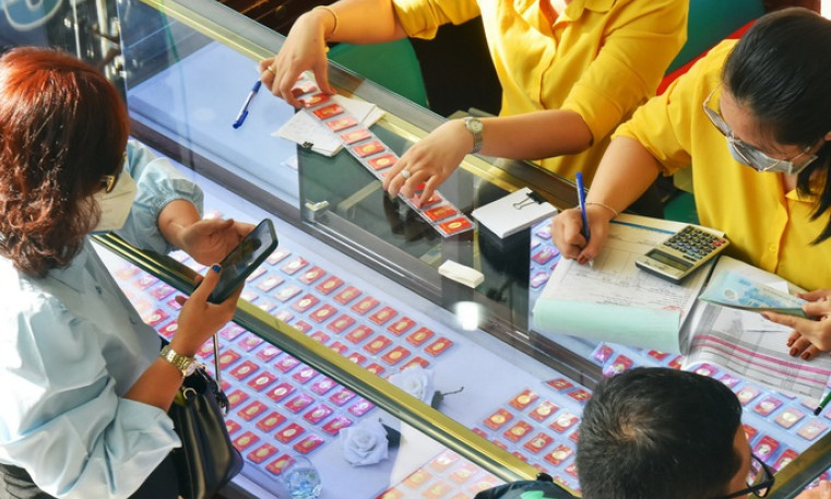 Giá vàng hôm nay 6-9: “Đại gia” xả hàng, vàng lo phòng thủ