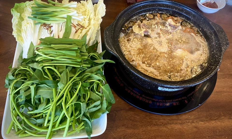 Lẩu gà Tiên Yên nấu bỗng rượu