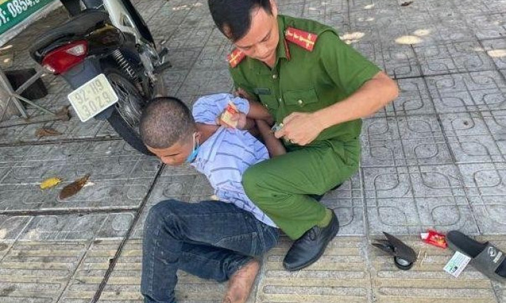 Trộm xe máy của công an, mang đi tiêu thụ thì bị bắt