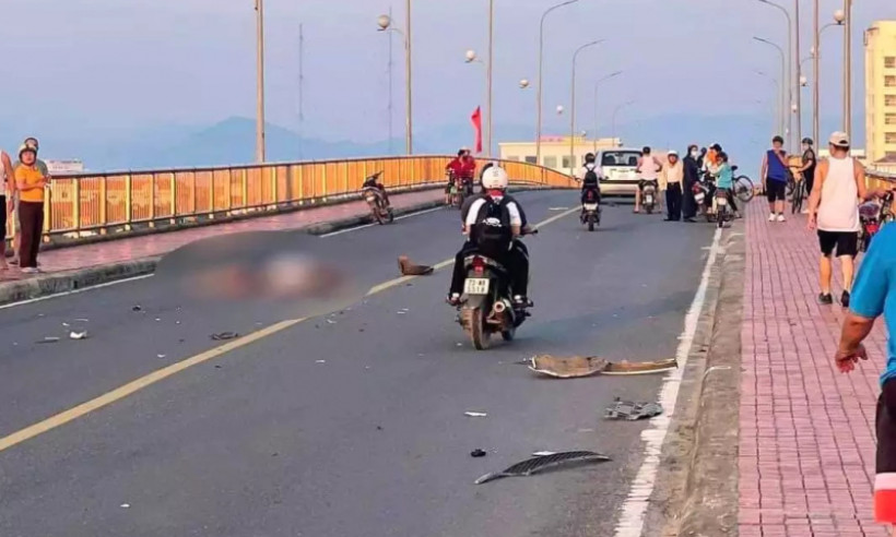 Tai nạn liên hoàn trên cầu Nhật Lệ làm 3 người bị thương nặng
