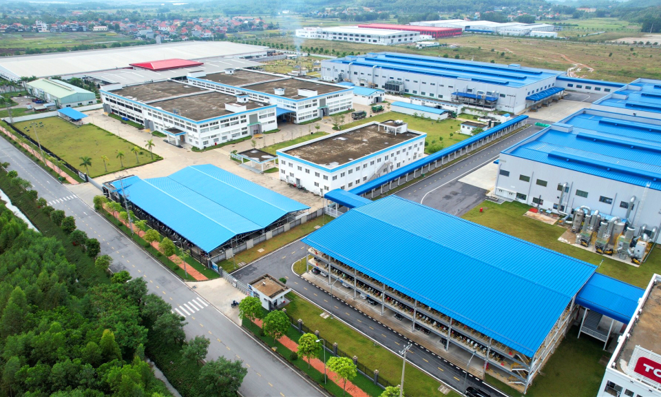 Tăng cường đầu tư kết cấu hạ tầng cho phát triển các ngành kinh tế