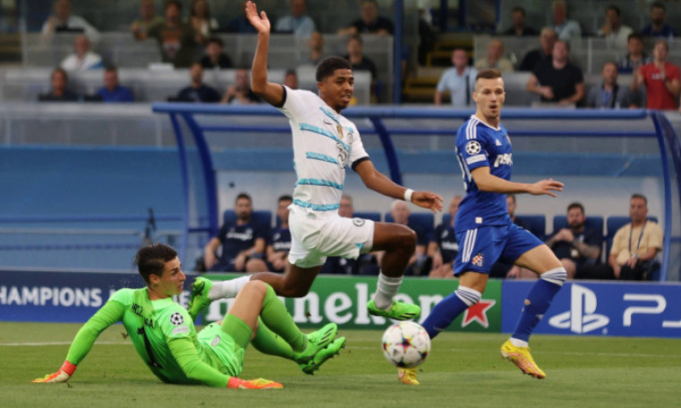 Chelsea thua trận ra quân Champions League