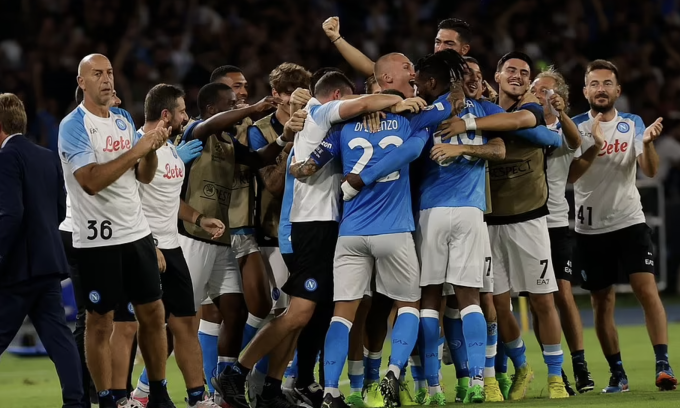 Liverpool thua đậm Napoli ở Champions League
