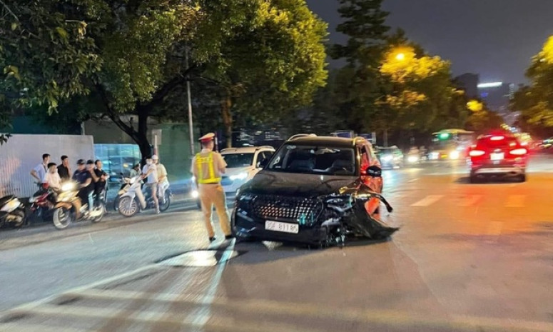 Giảng viên đại học say xỉn gây tai nạn liên hoàn rồi bỏ chạy