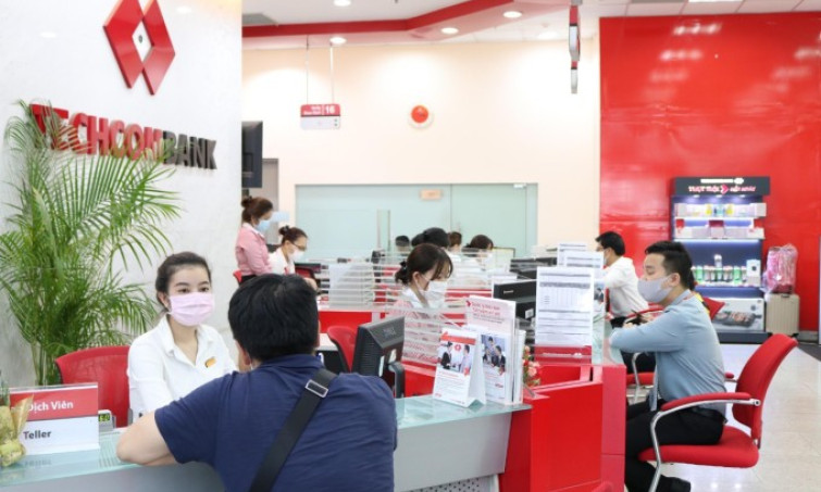 Các ngân hàng tiếp tục điều chỉnh tăng lãi suất tiết kiệm lên gần 1%