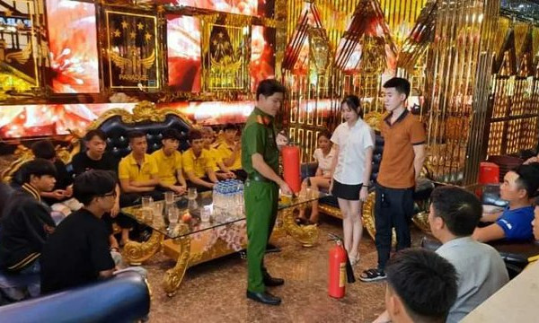 Hướng dẫn kỹ năng PCCC, thoát nạn ở quán bar, karaoke, vũ trường