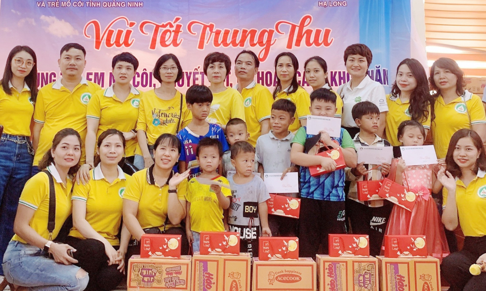 Vui Tết Trung thu cùng học sinh có hoàn cảnh khó khăn tại xã Đồng Sơn