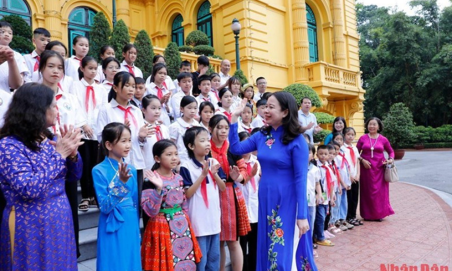 Phó Chủ tịch nước gặp mặt trẻ mồ côi, khuyết tật, có hoàn cảnh khó khăn