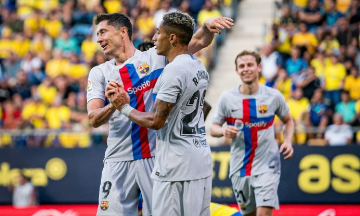 Lewandowski lập kỷ lục khi Barca lên đỉnh La Liga