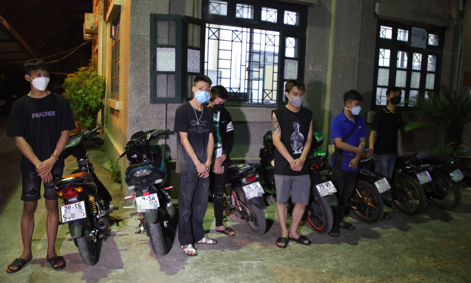 Chục thanh niên bị cảnh sát hoá trang bám theo xử lý đêm Trung thu