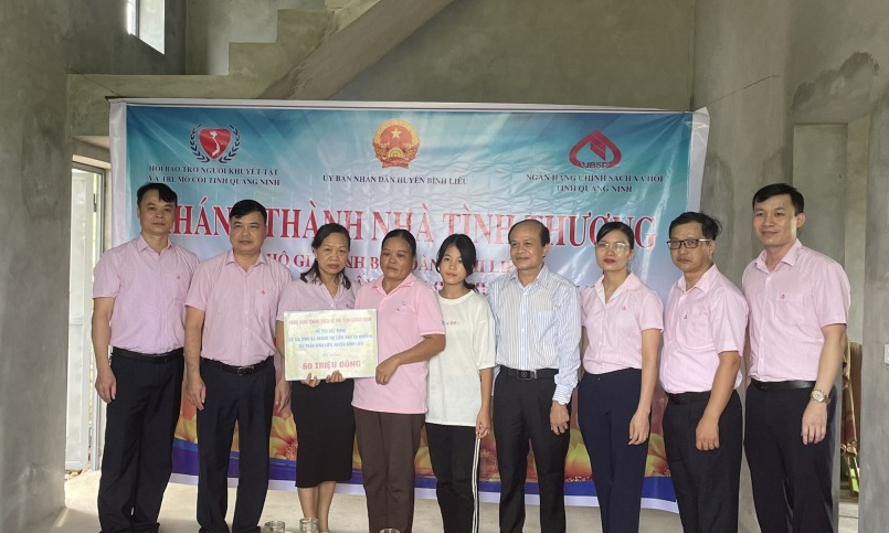 Ngân hàng CSXH chi nhánh Quảng Ninh hỗ trợ xây nhà tình thương tại Bình Liêu