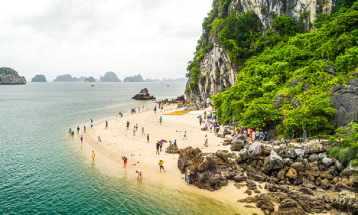 Top three strikingly beautiful islands in Ha Long Bay