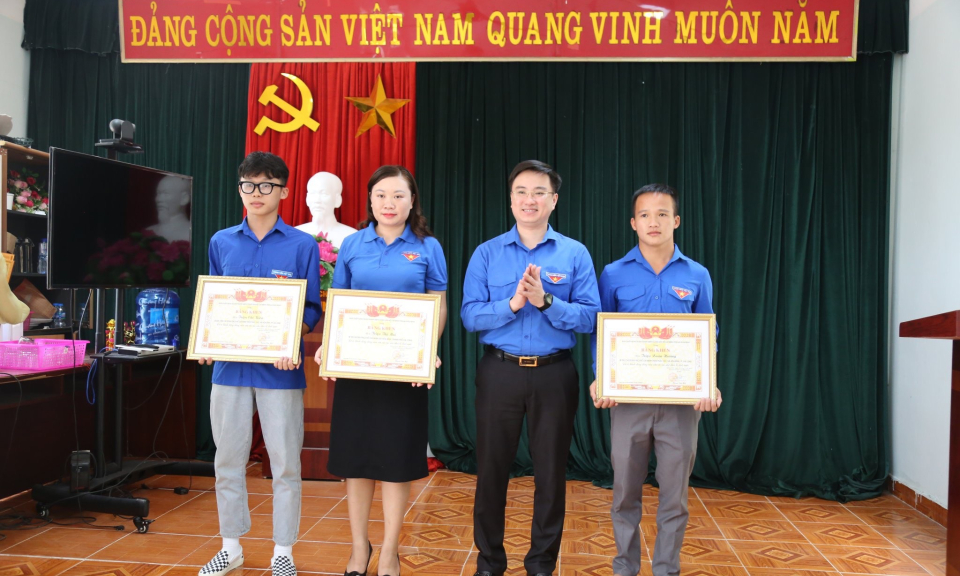 Khen thưởng các ĐVTN TP Hạ Long dũng cảm cứu người bị đuối nước