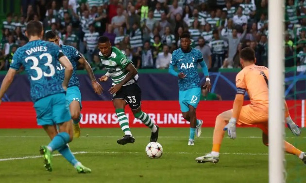 Tottenham thua trong 3 phút cuối