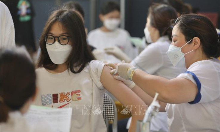 Bộ Y tế yêu cầu giám sát chặt chẽ dịch bệnh và đẩy nhanh tiêm vaccine COVID-19